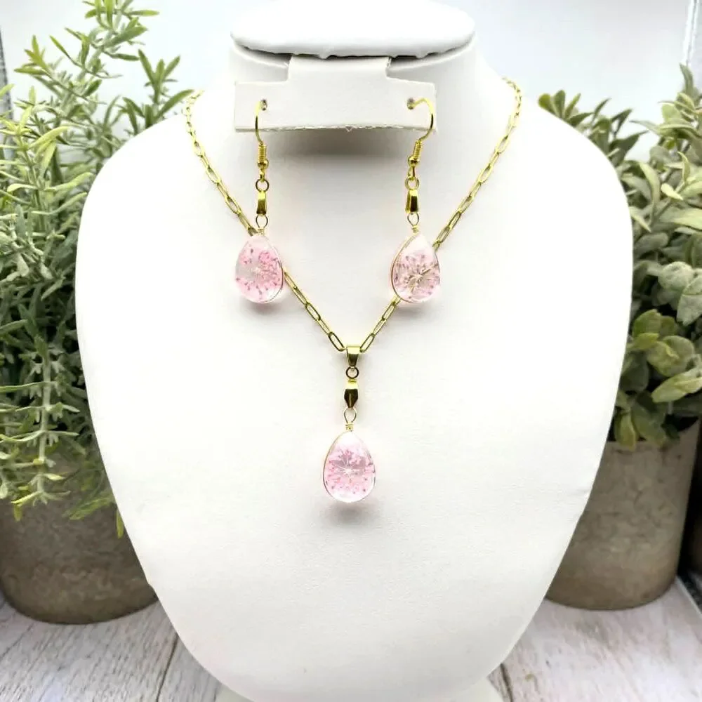 Pink Dried Flower Teardrop Resin Jewelry Set Gold Tone Necklace & Earrings - Picture 1 of 4